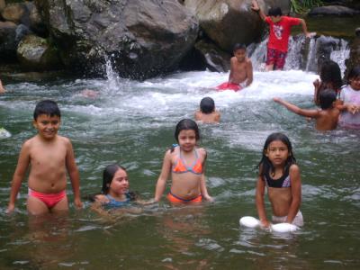 HOLA, SOMOS LA FAMILIA SARITEXT....